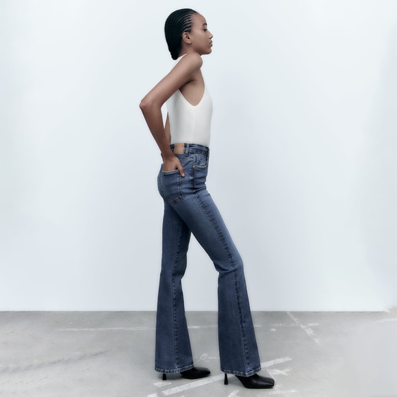 Zara Z1975 HIGH RISE FLARED JEANS - Picture 4 of 10